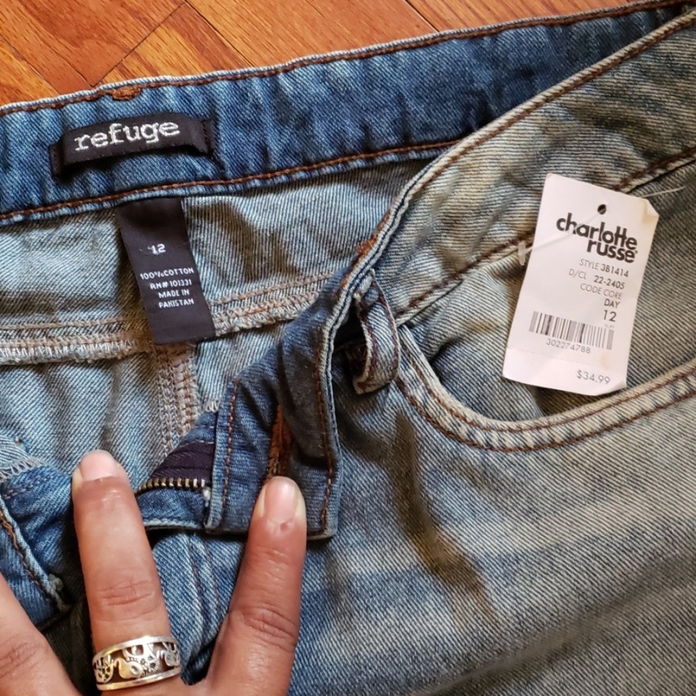 Jeans - Picture 2 of 3